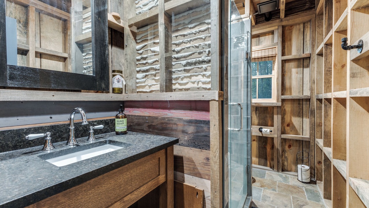Photo of Bathroom in Van Zandt County