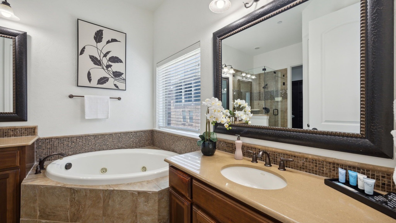 Photo of Bathroom in Legacy Town Center North
