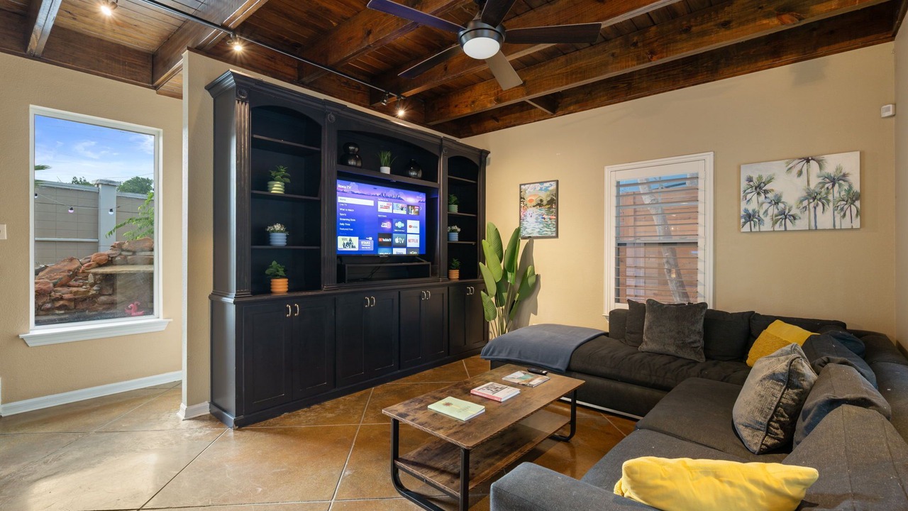 Photo of Livingroom in Old Enfield