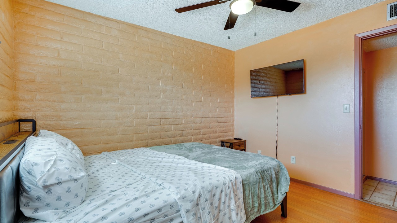 Photo of Bedroom in Groves Lincoln Park