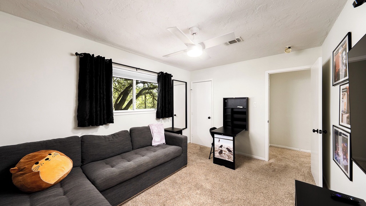 Photo of Livingroom in Dawson