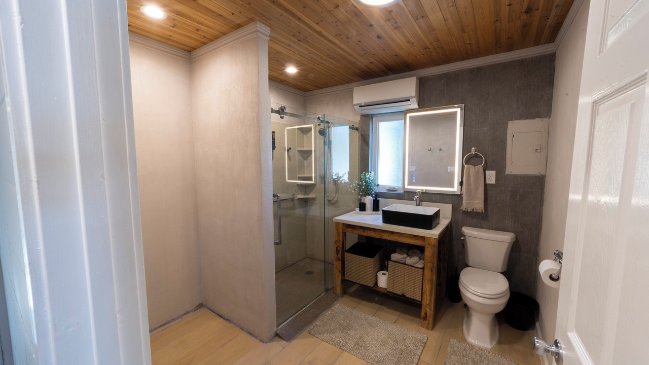 Photo of Bathroom in Lakewood Estates