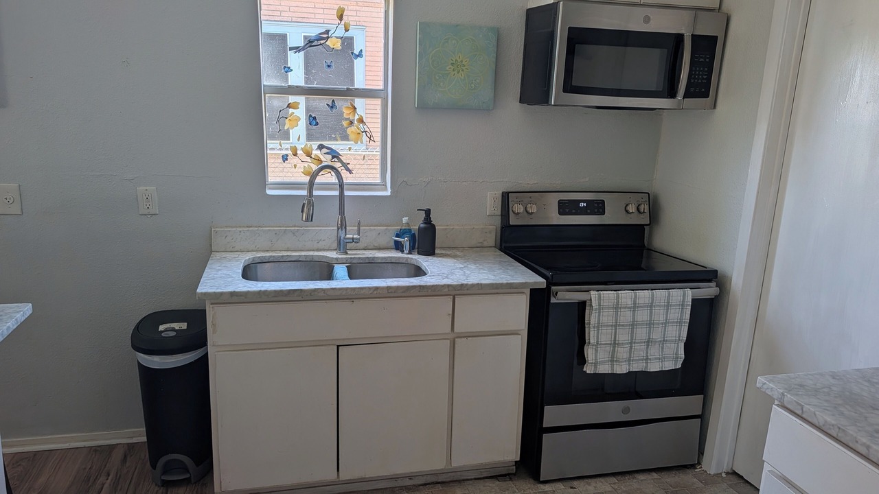 Photo of Kitchen in Northwest Los Angeles Heights
