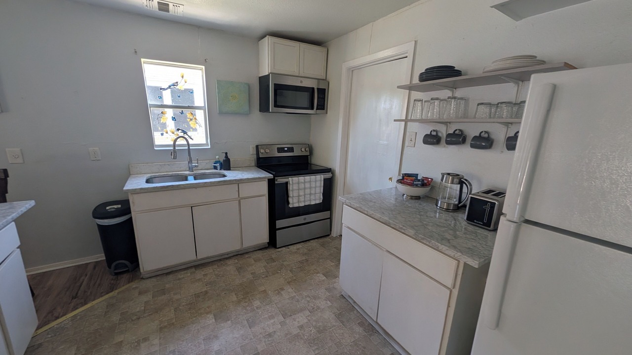 Photo of Kitchen in Northwest Los Angeles Heights