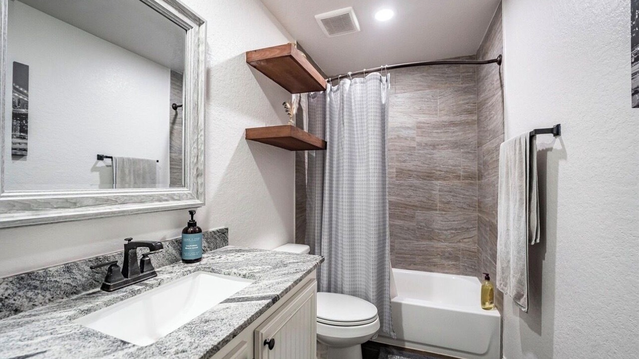Photo of Bathroom in April Sound