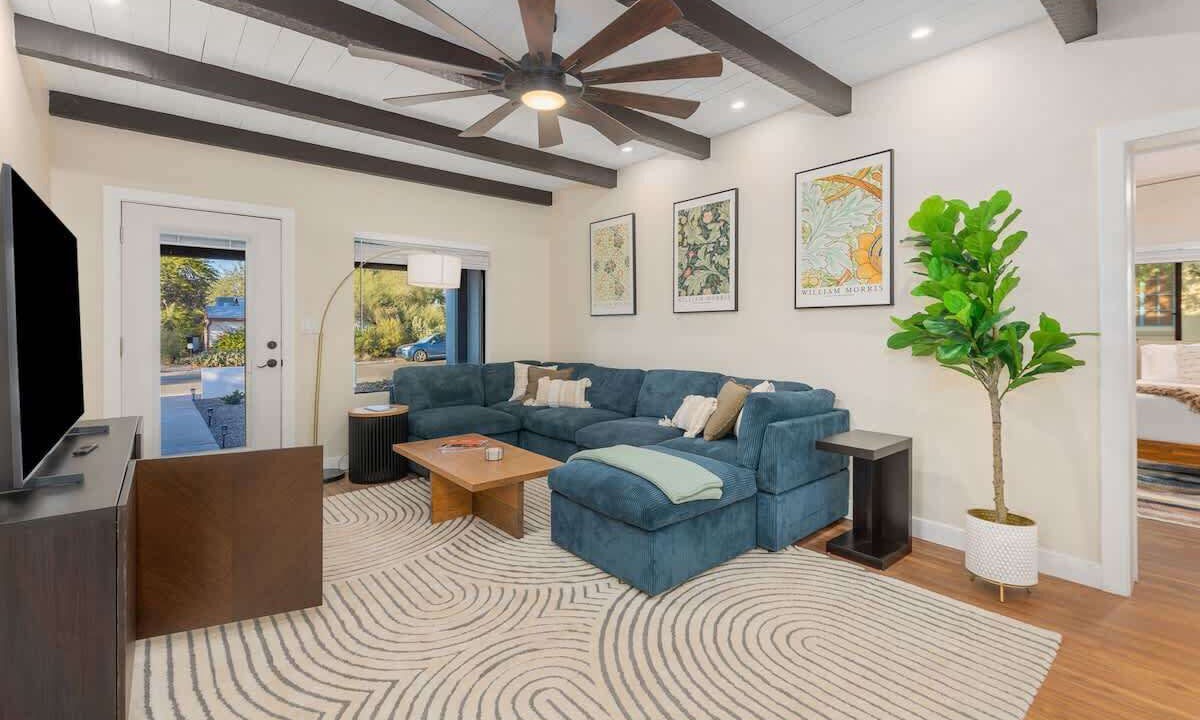 Photo of Livingroom in Blenman-Elm