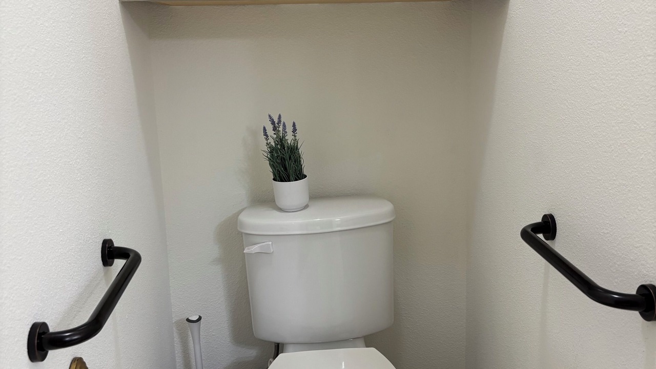 Photo of Bathroom in Harvey Hillsides