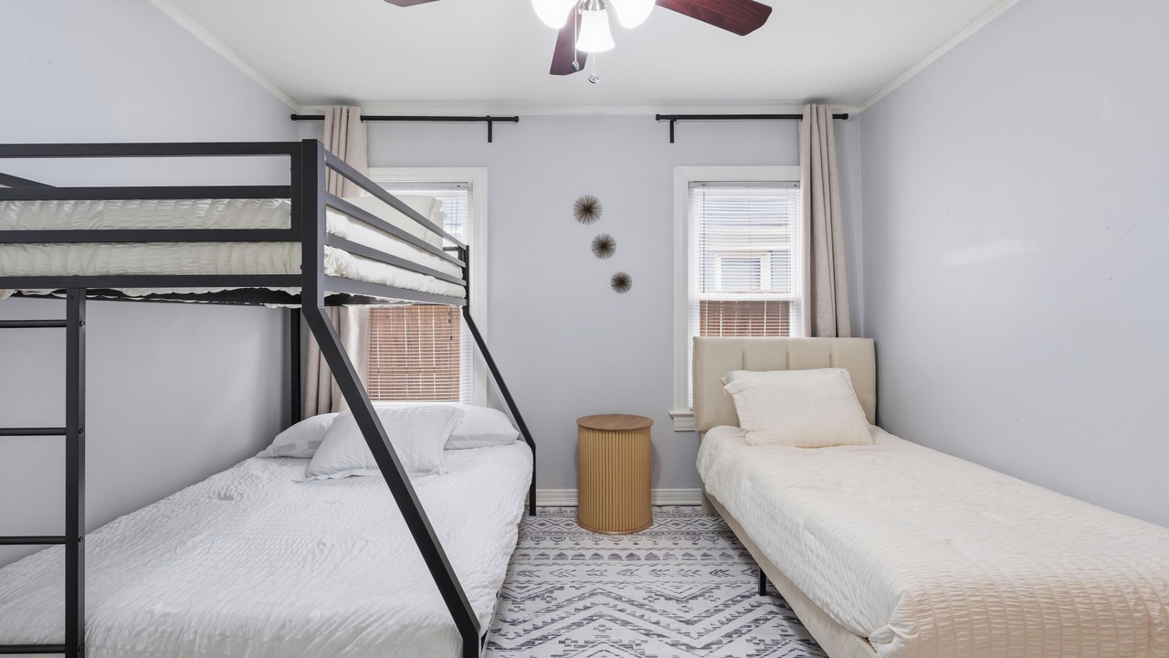 Photo of Bedroom in Knox - Henderson