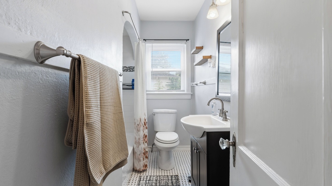 Photo of Bathroom in Knox - Henderson