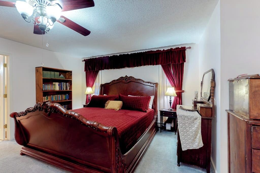 Photo of Bedroom in South Fork
