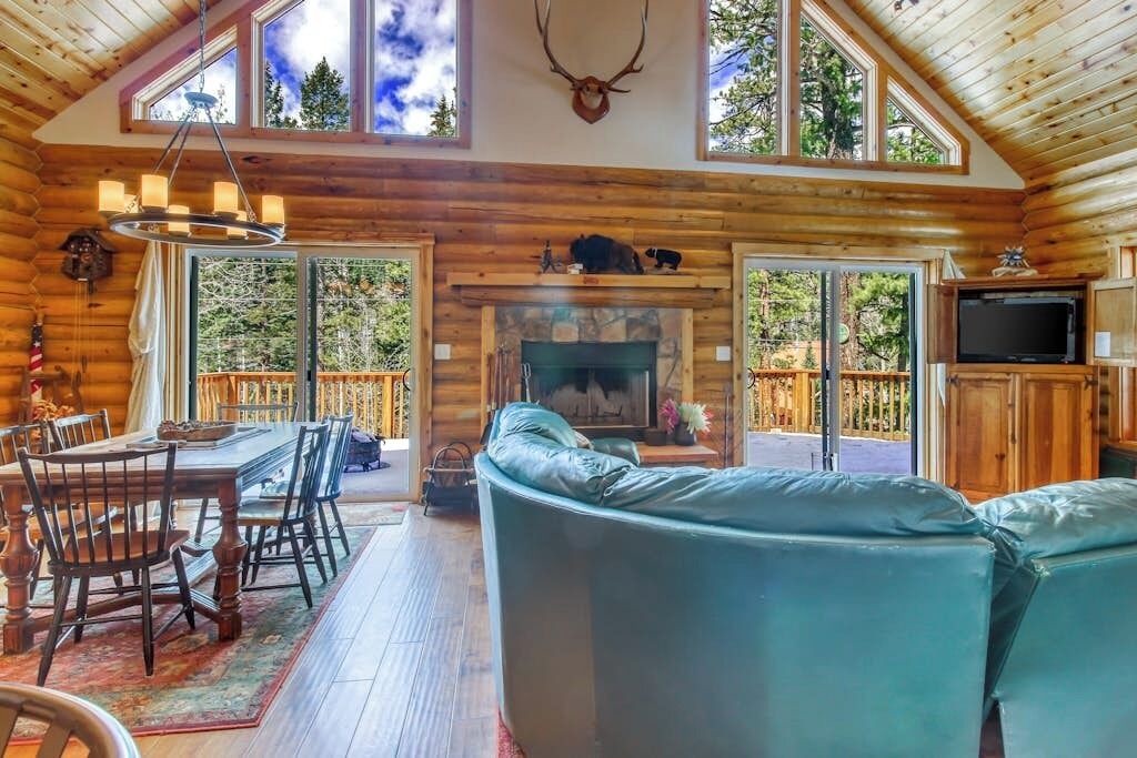 Photo of Livingroom in Columbine Lake