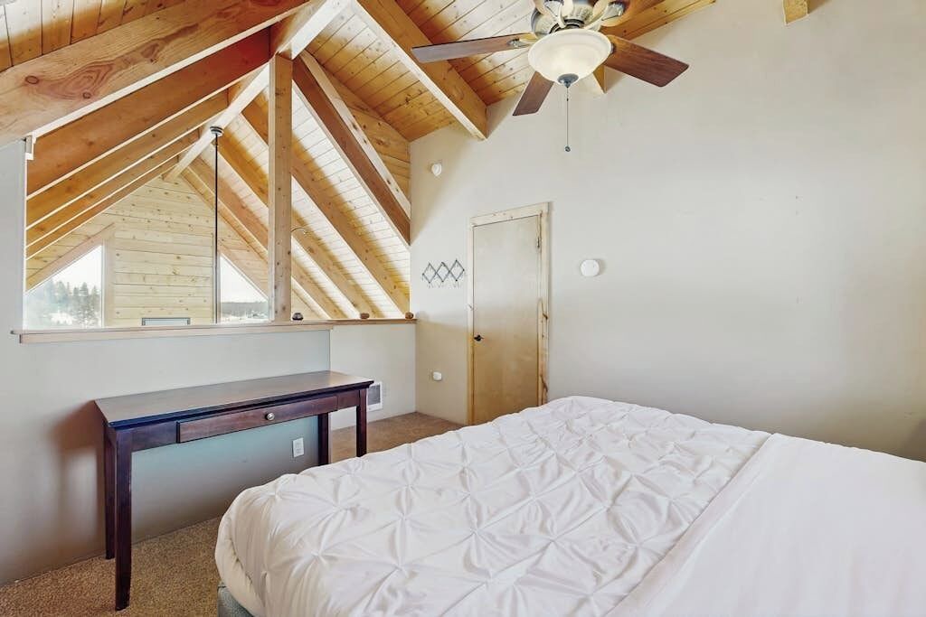Photo of Bedroom in Lake Hatcher Park