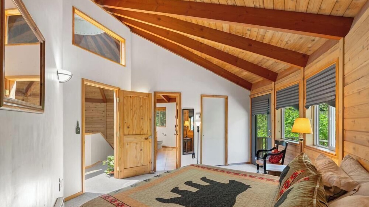 Photo of Bedroom in Forest Lakes
