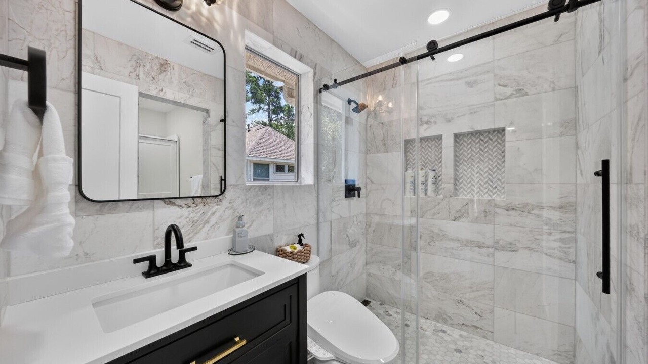 Photo of Bathroom in Alden Bridge