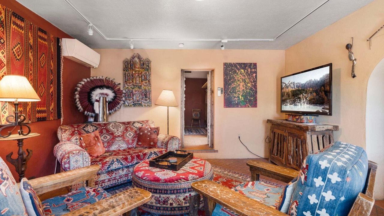 Photo of Livingroom in Historic Eastside