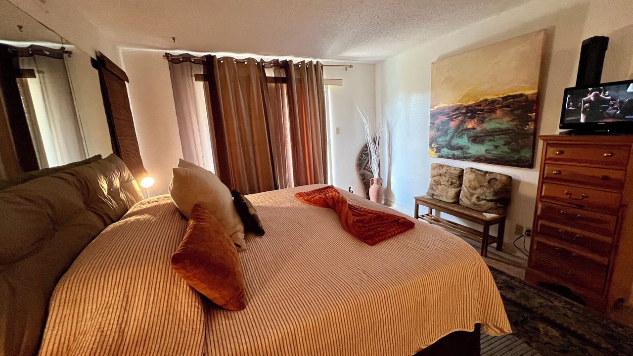 Photo of Bedroom in Northwest Los Angeles Heights