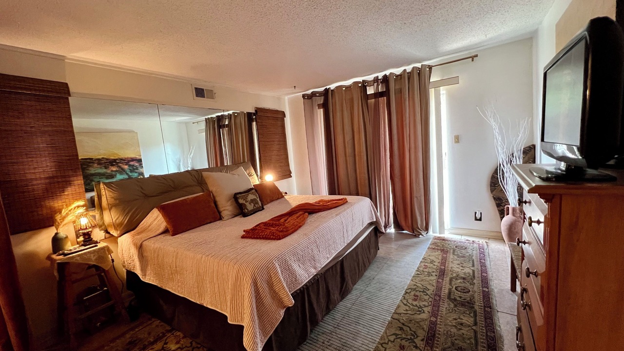 Photo of Bedroom in Northwest Los Angeles Heights