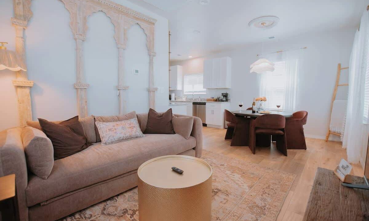 Photo of Livingroom in South Broadway