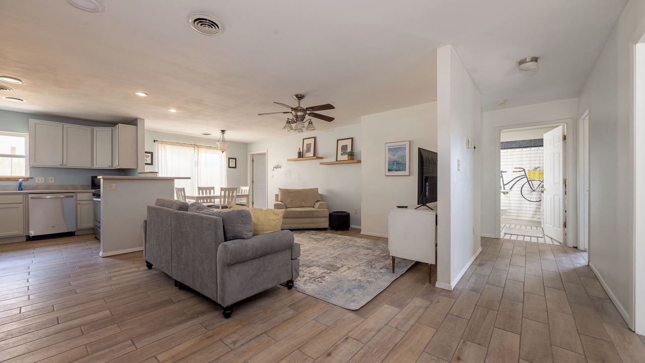 Photo of Livingroom in Aztec