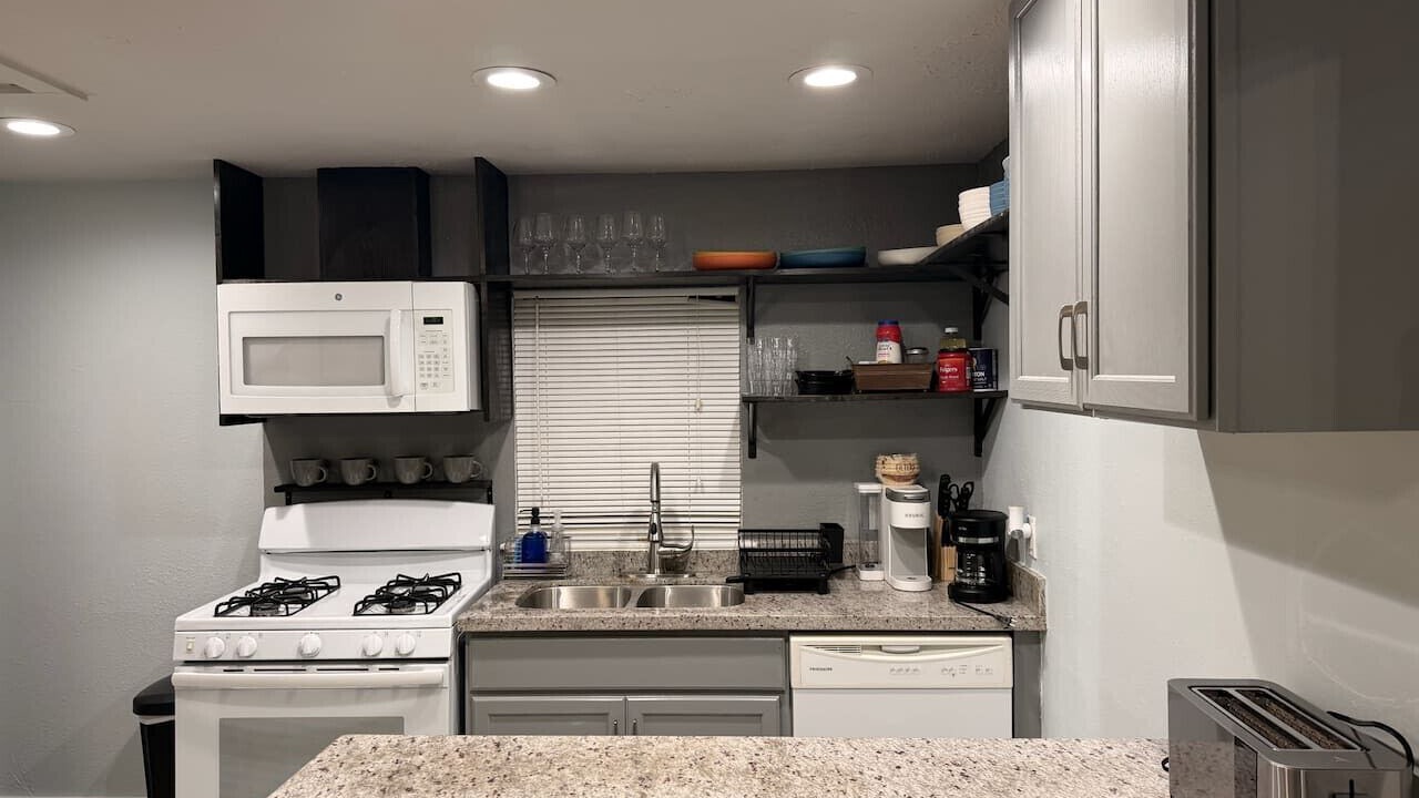 Photo of Kitchen in Greenway Plaza-Upper Kirby