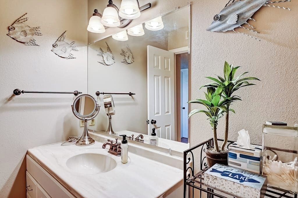 Photo of Bathroom in Point Venture