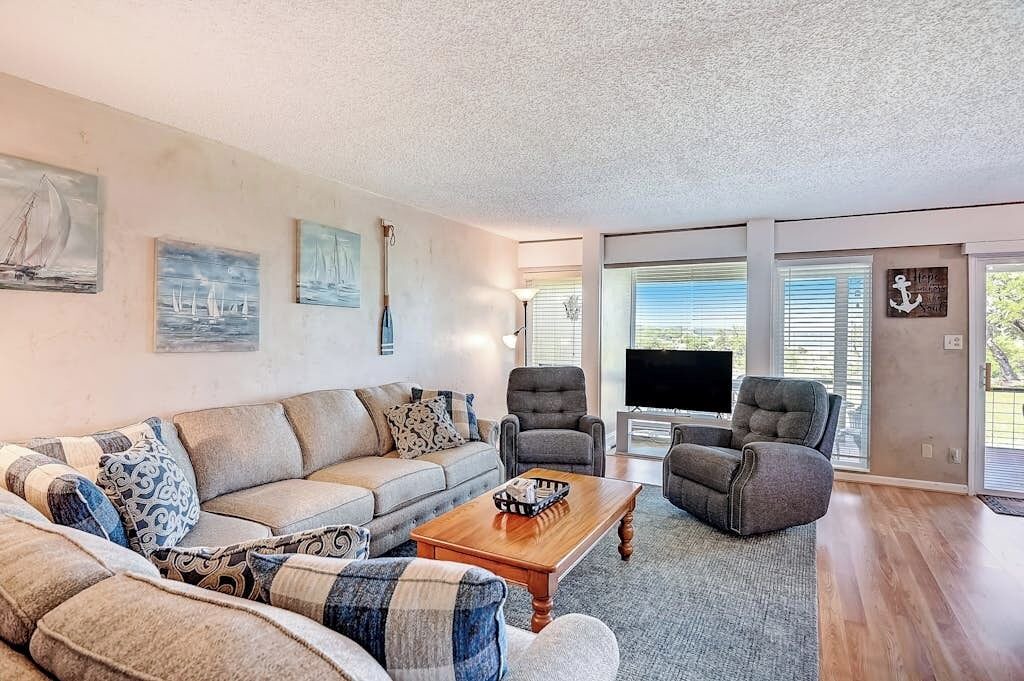 Photo of Livingroom in Point Venture