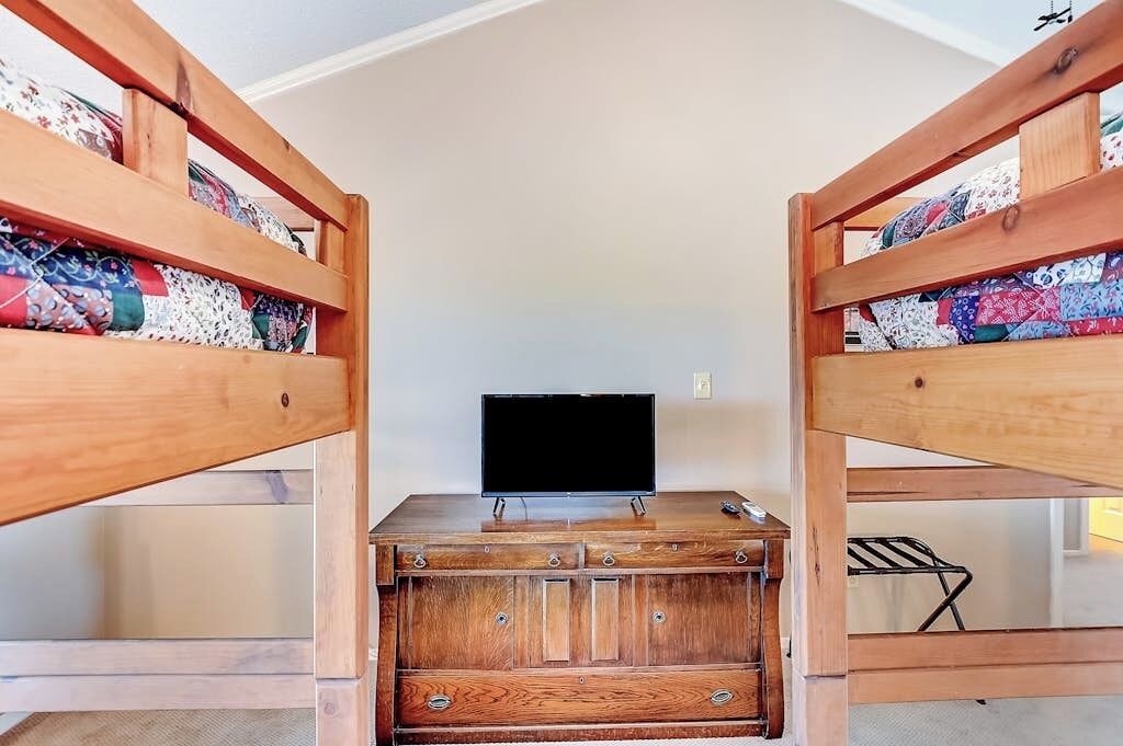 Photo of Bedroom in Point Venture