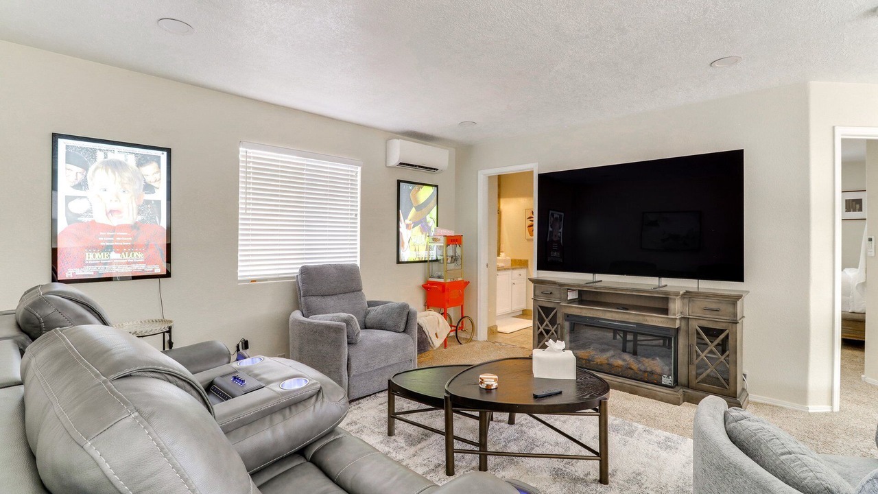 Photo of Livingroom in Alban Hills