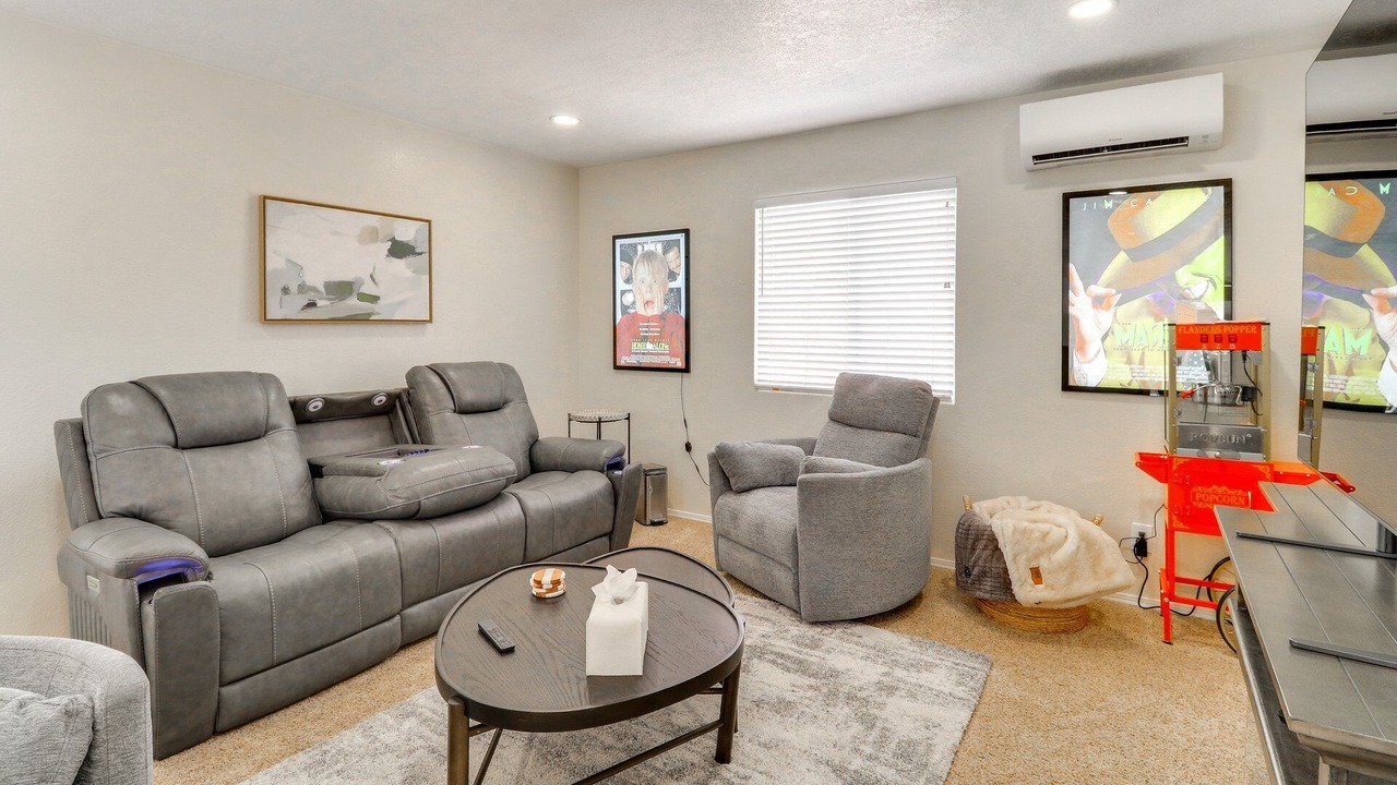 Photo of Livingroom in Alban Hills