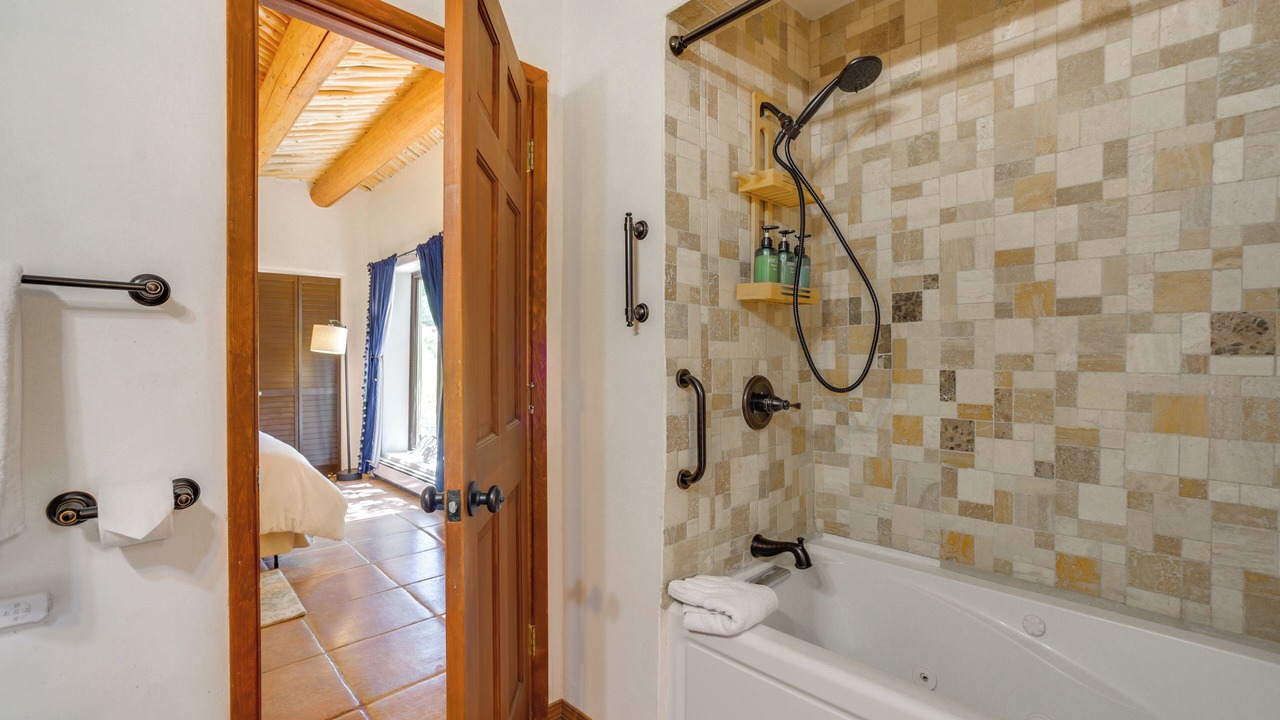 Photo of Bathroom in Canoncito