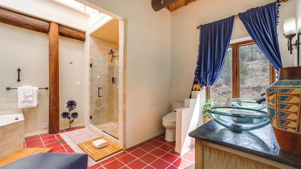 Photo of Bathroom in Canoncito