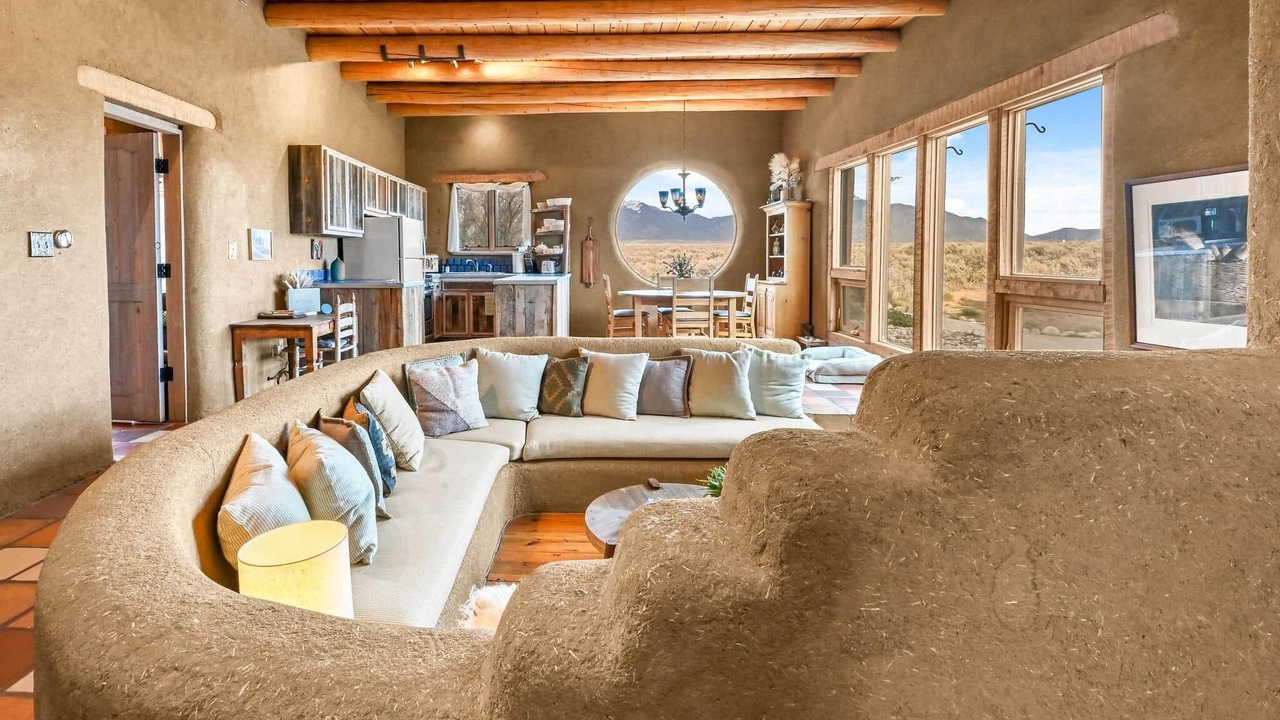 Photo of Livingroom in Taos