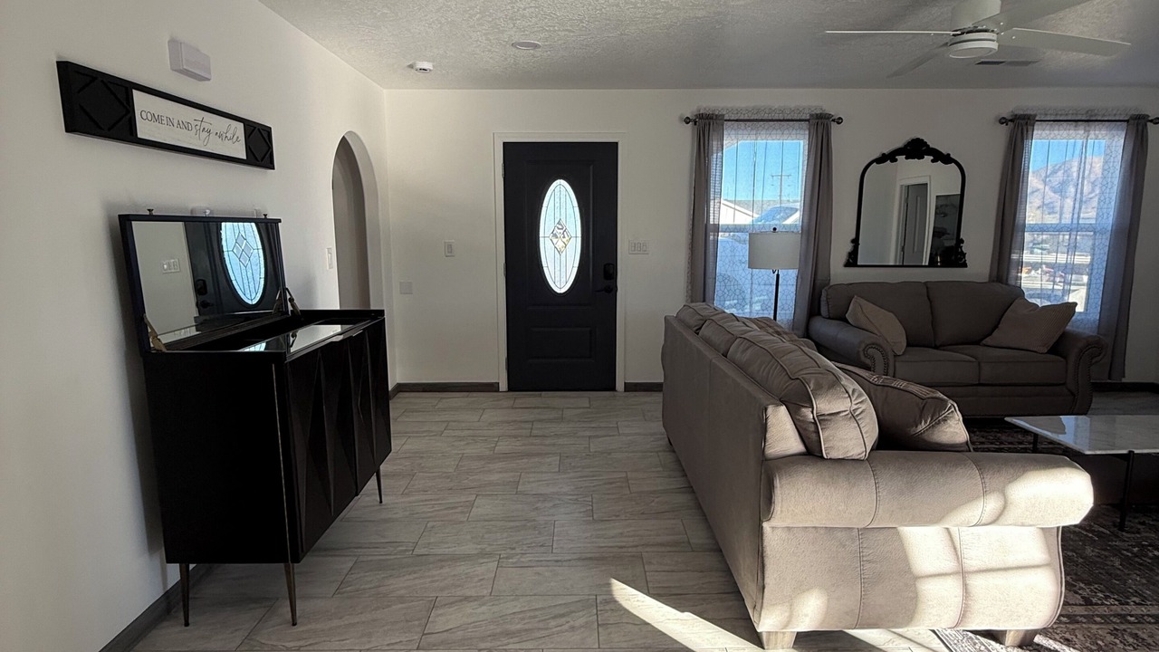 Photo of Livingroom in Truth or Consequences