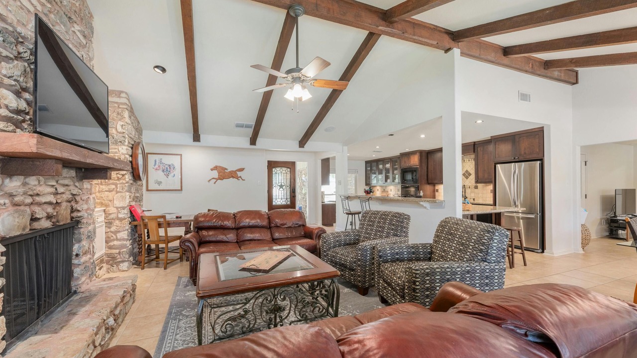 Photo of Livingroom in Brushy Bend Park