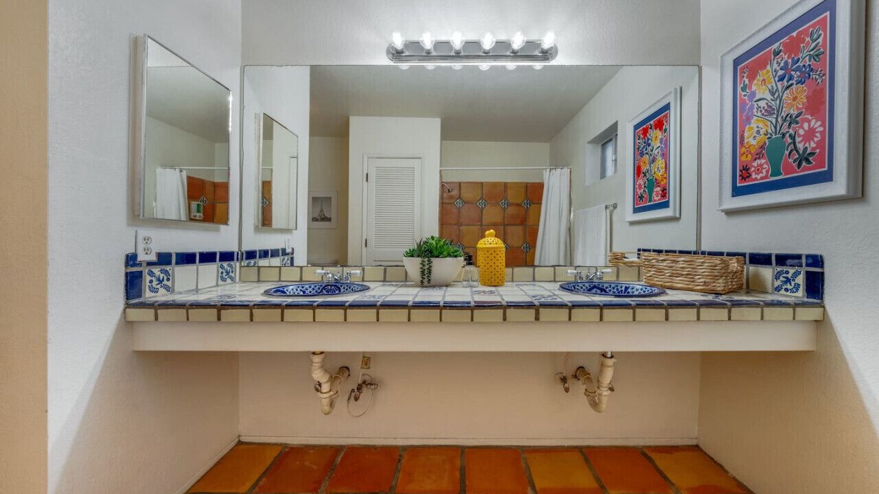 Photo of Bathroom in Sam Hughes