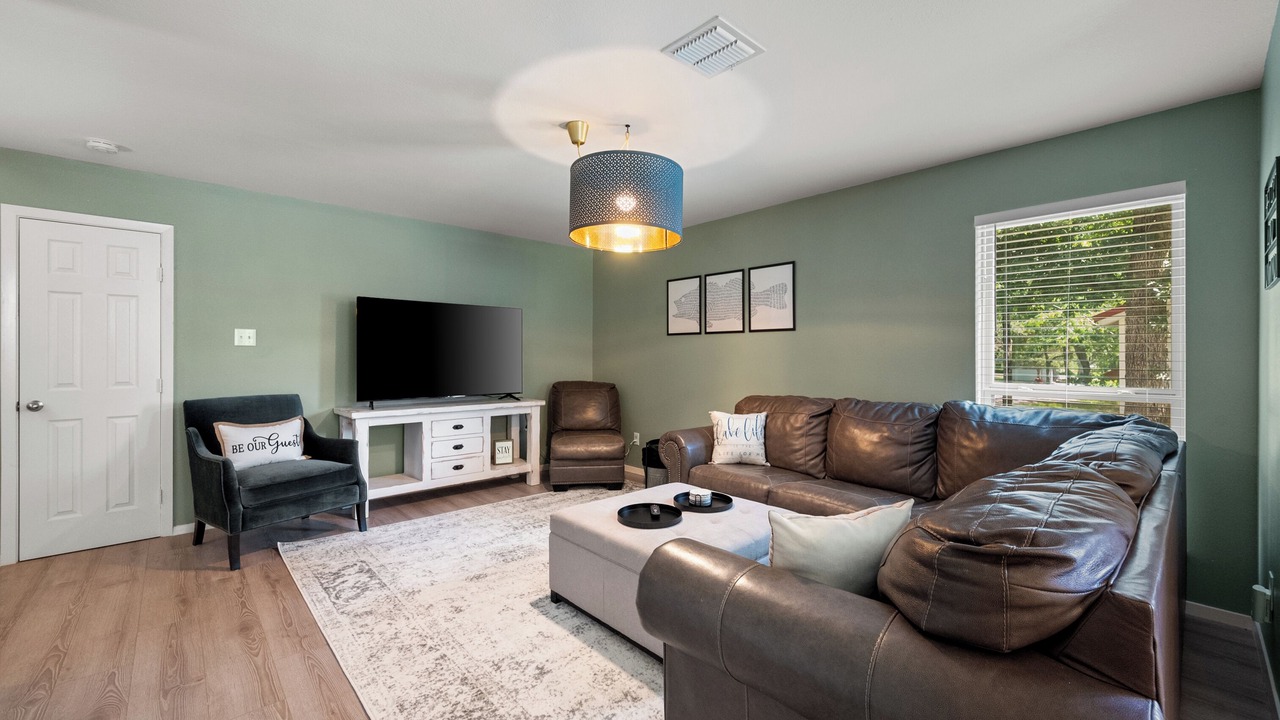 Photo of Livingroom in Cayuga