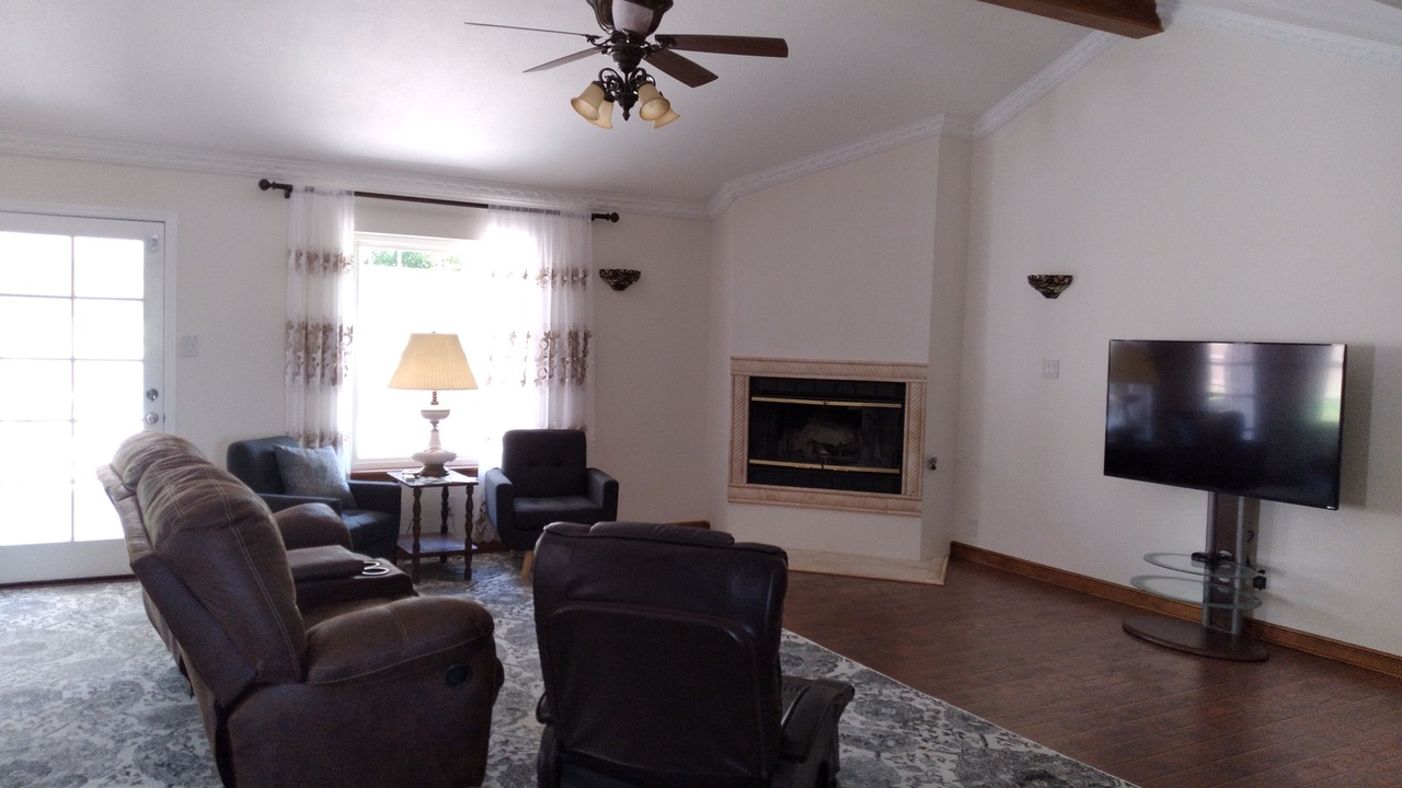 Photo of Livingroom in Roswell