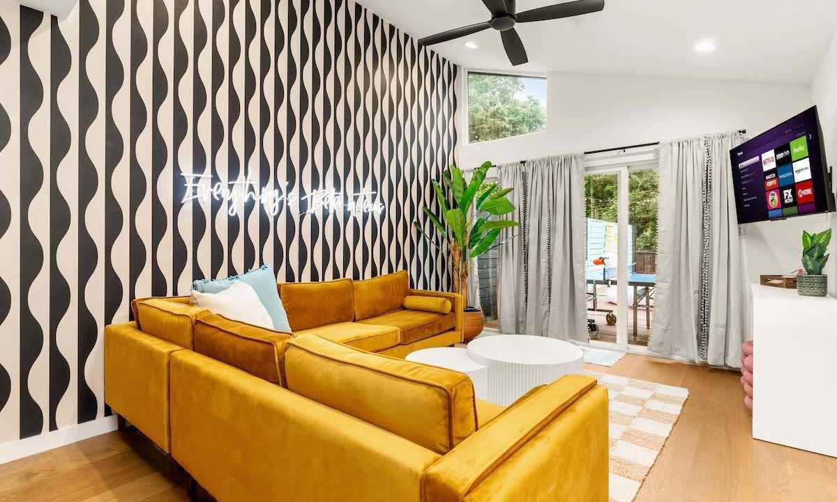 Photo of Livingroom in South Lamar