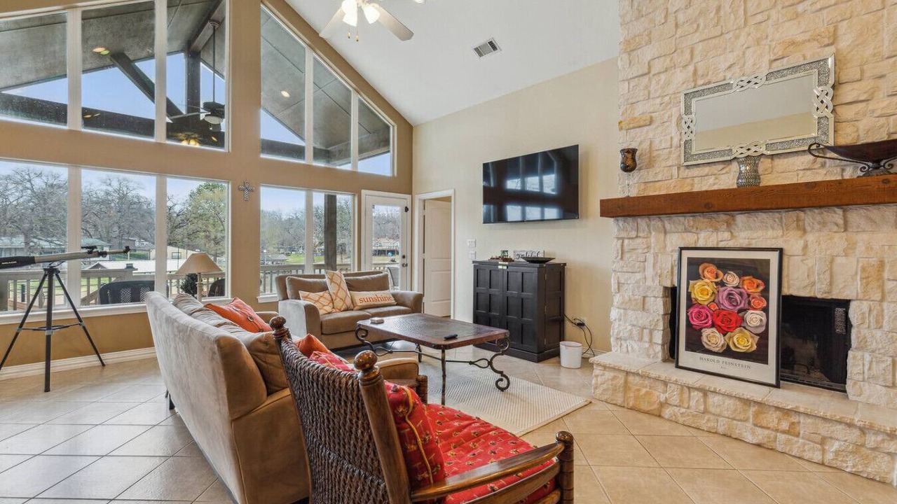 Photo of Livingroom in Gun Barrel City