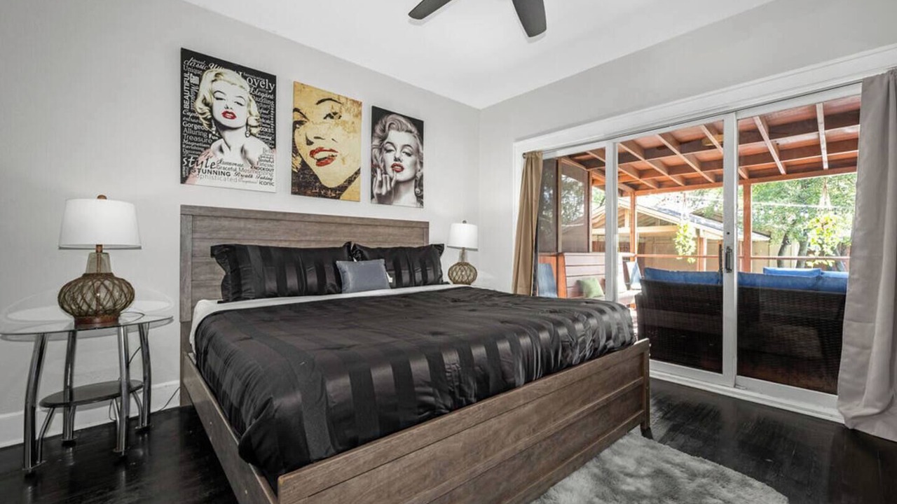 Photo of Bedroom in Oak Lawn