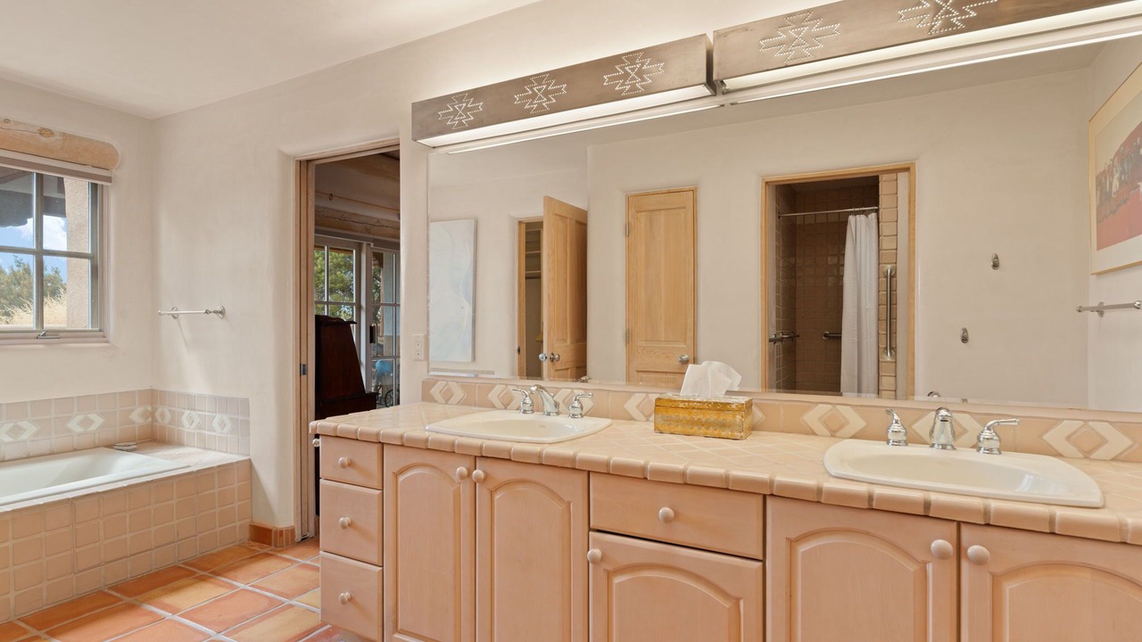 Photo of Bathroom in Quail Run