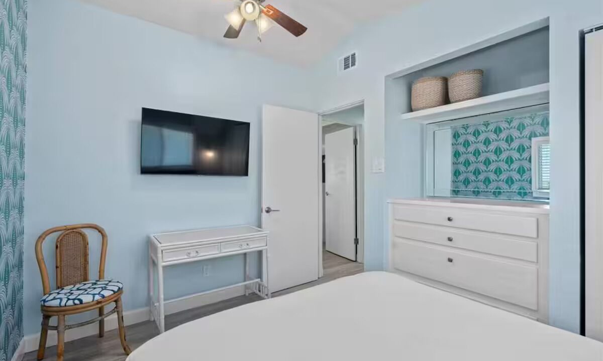 Photo of Bedroom in Pirates Beach