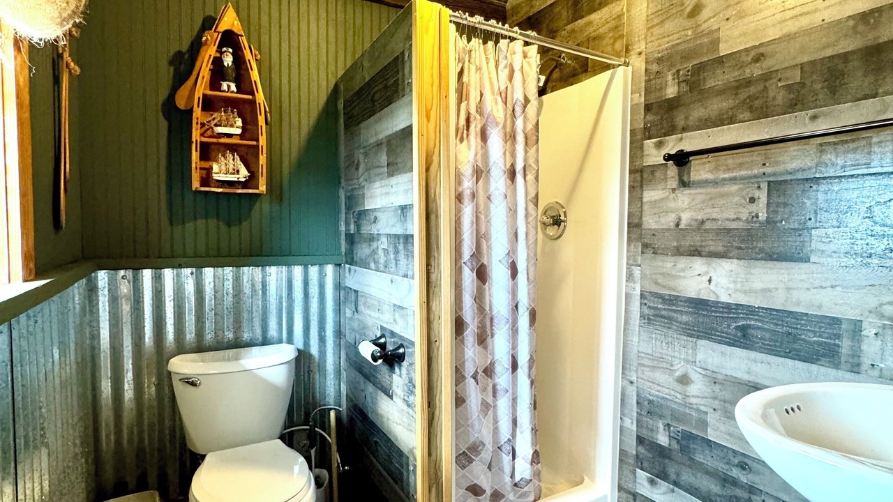 Photo of Bathroom in Quinlan
