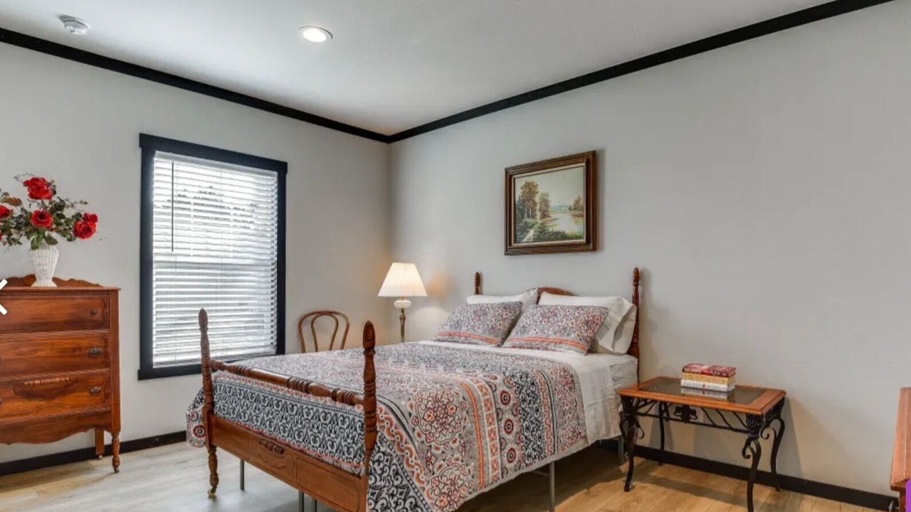 Photo of Bedroom in Graford