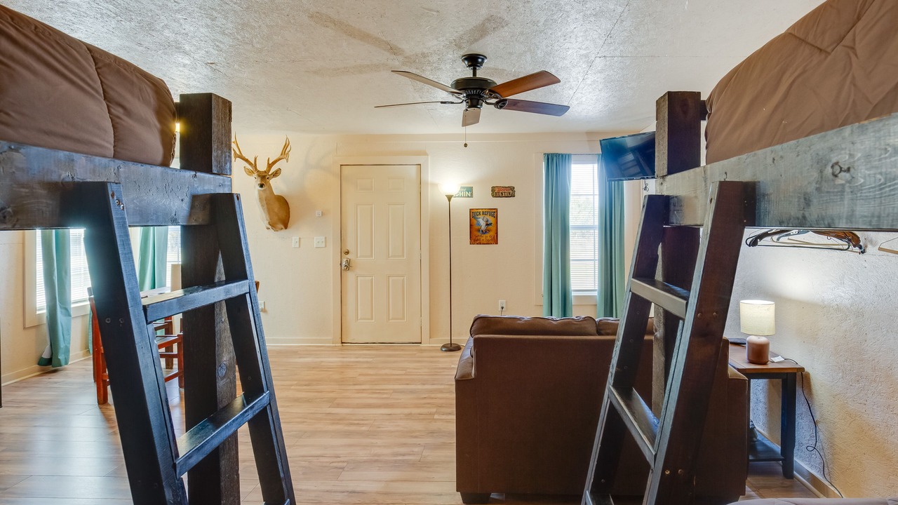 Photo of Livingroom in Cayuga