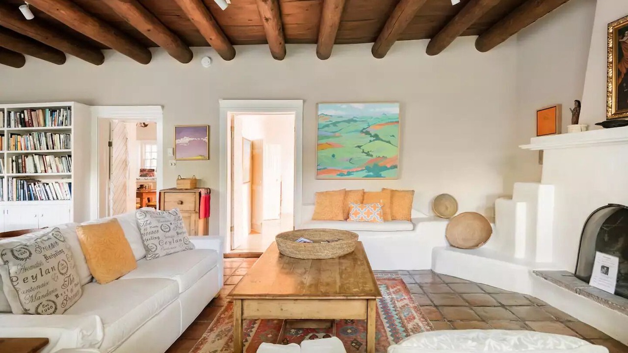 Photo of Livingroom in Historic Eastside