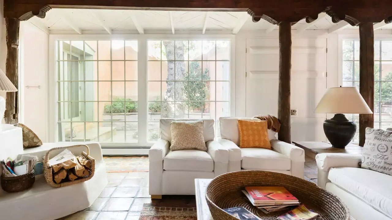 Photo of Livingroom in Historic Eastside
