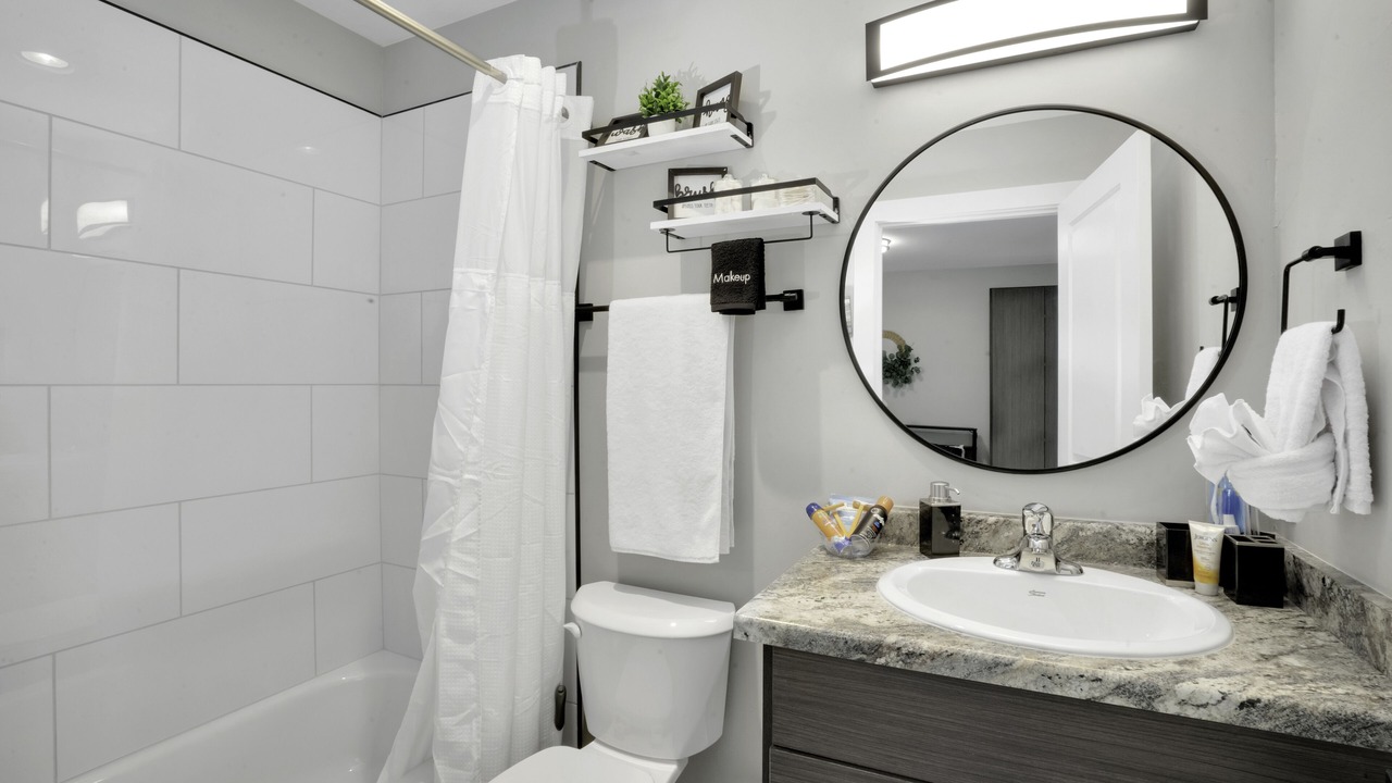 Photo of Bathroom in Aztec