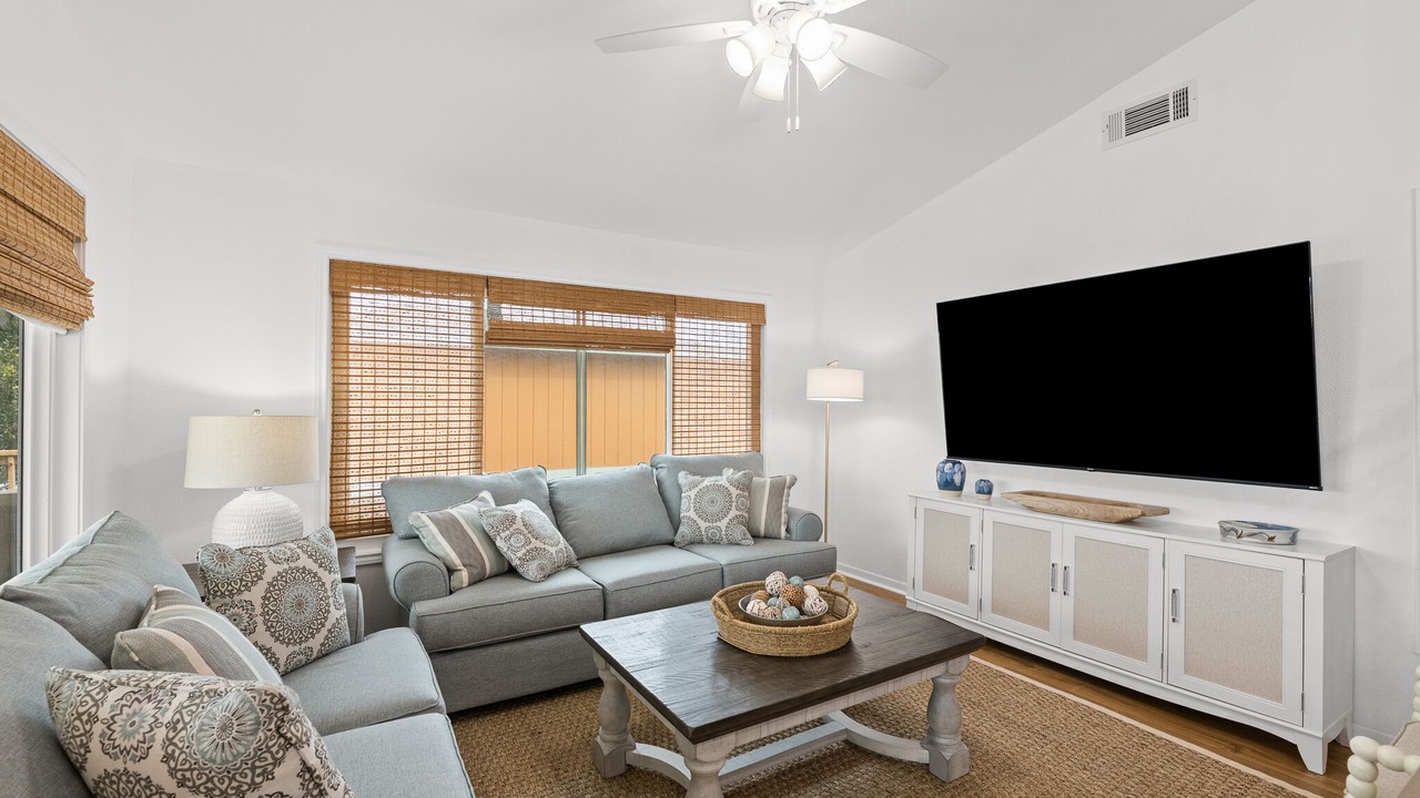 Photo of Livingroom in City-by-the Sea