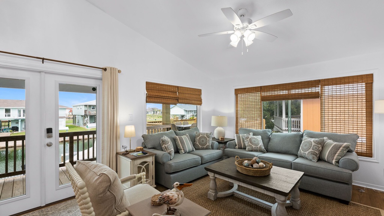 Photo of Livingroom in City-by-the Sea